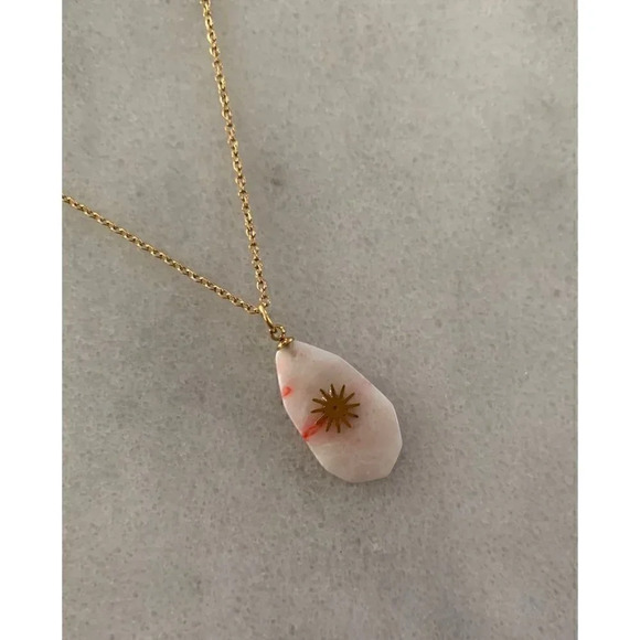 Gold Vintage Style Stone Star Burst Pendant Necklace - Picture 2 of 6